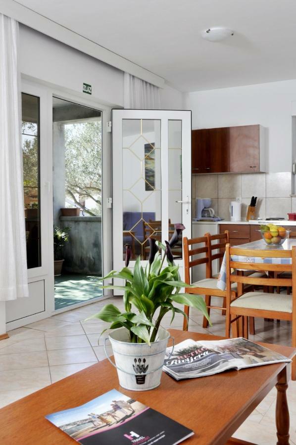 Apartmani Novotny Plavi Banjol Extérieur photo